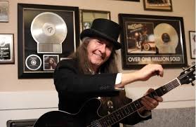 Forrest McDonald Gathers the Blues in a Bucket